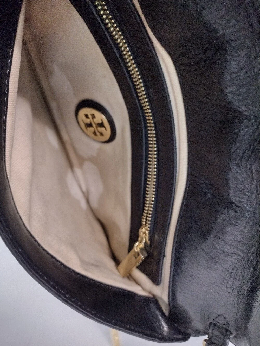 Tory Burch Reva Clutch Bag Black Pebbled Leather Gold Medallion Indie Sleaze